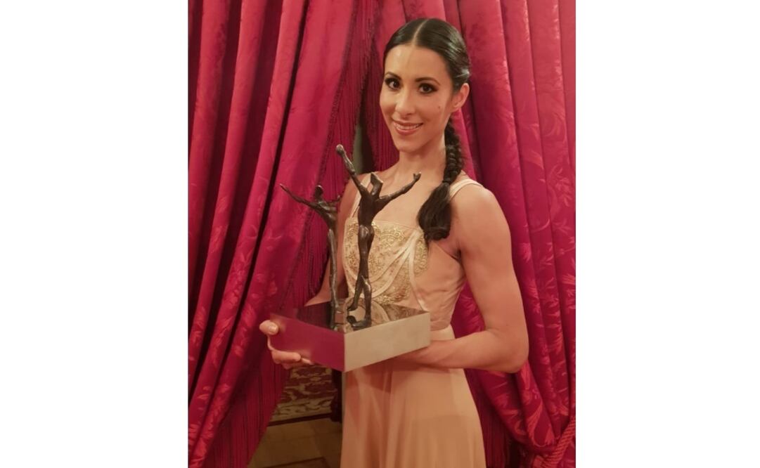 En su cuenta de Twitter, Elisa Carrera Cabrera pidió a los mexicanos nunca dejar de luchar y trabajar para alcanzar los sueños. Foto: TWITTER DE ELISA CARRILLO CABRERA