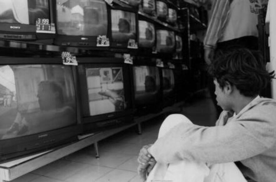 La Televisión: De bulbos a pantallas planas y contenidos de internet