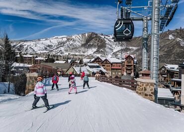 Aspen: aprende a esquiar y goza de la nieve como una celebridad