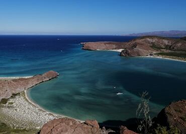Vinculan a proceso a responsable de yate que contaminó la playa Balandra en BCS