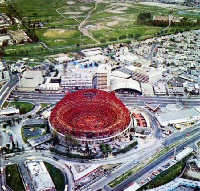 La estación que es conocida por el domo de una plaza de toros