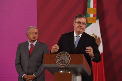 Sí, Ebrard es una maravilla, pero ¿se va o se queda?