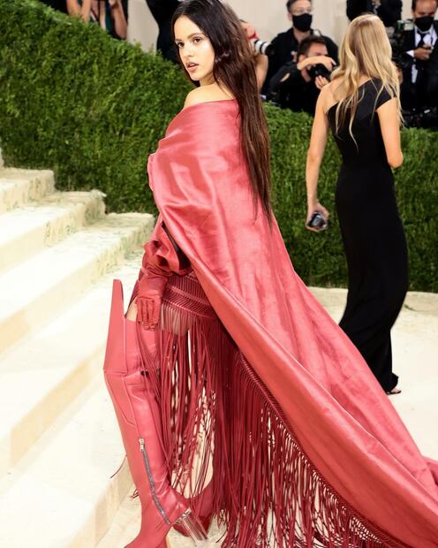 Rosalía durante la Met Gala. Foto: Instagram @rosalia.vt