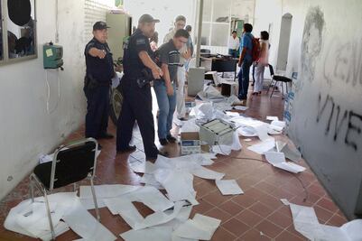 Normalistas saquean las oficinas del IEEPO