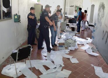 Normalistas saquean las oficinas del IEEPO