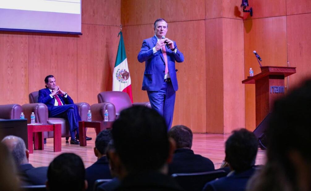 Ebrard dijo que aunque hay consenso estadounidense para regresar al proteccionismo “no puedes tener una inflación baja y un crecimiento sostenido en Estados Unidos ". Foto: Secretaría de Economía