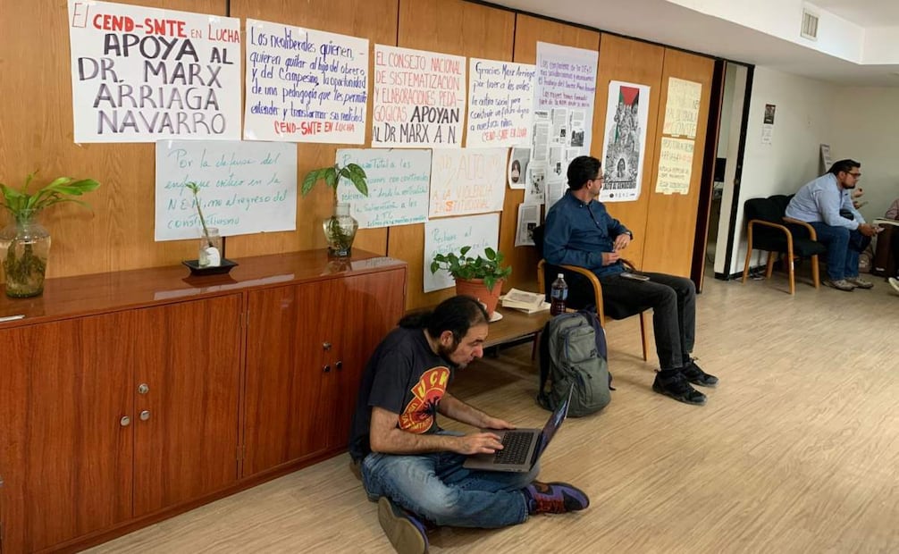 Continúa desalojo de la oficina de Marx Arriaga tras cuarto día de atrincheramiento este martes 17 de febrero de 2026. Foto: Alberto González/ EL UNIVERSAL