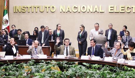 ​Impugna Presidencia acuerdo de "cancha pareja" del INE