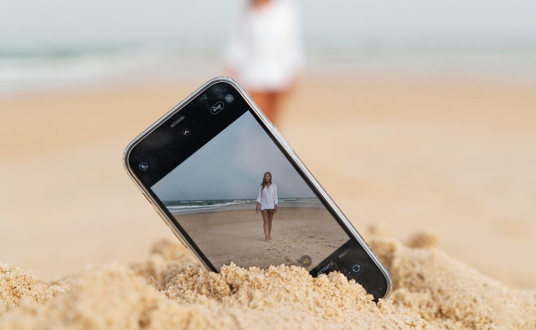Toma en cuenta estas recomendaciones si vas a viajar a la playa y planeas usar tu iPhone. Foto: Freepik