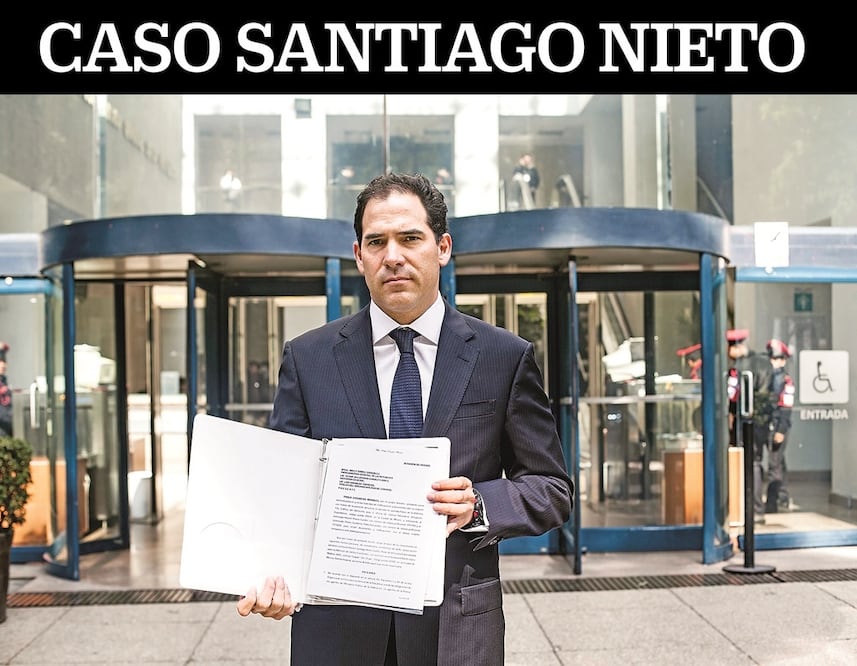 El senador del Partido Verde Ecologista de México, Pablo Escudero Morales, acudió a la sede de la Procuraduría General de la República para presentar formalmente la denuncia contra el fiscal Santiago Castillo Nieto (GERMÁN ESPINOSA. EL UNIVERSAL)
