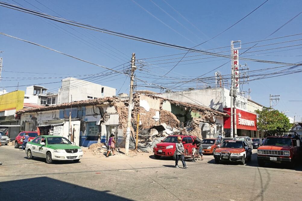 Tras los sismos de septiembre, los juchitecos aún no tienen fecha para terminar con la reconstrucción de sus viviendas, pese a la ayuda del sector privado. (ROSELIA CHACA. EL UNIVERSAL)