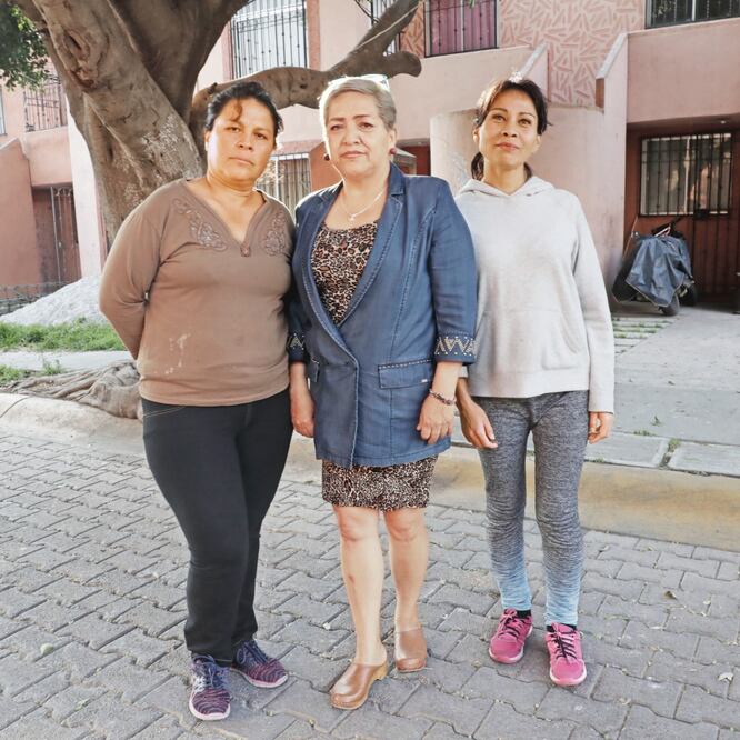 Reyna Medina, Carolina Espinoza García y Fabiola Zamora sufrieron violencia familiar, hoy brindan su respaldo a otras víctimas. Fotos: LUIS CORTÉS