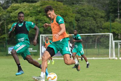 Juan Ignacio Dinenno, nuevo delantero de Pumas
