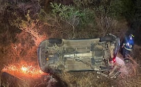 Cuatro personas resultan heridas tras choque vehicular en carretera a Todos Santos, BCS; rescatan a ocupantes de un auto volcado