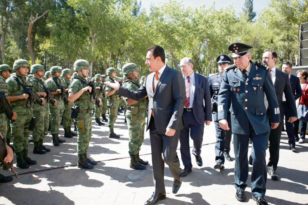 El gobernador de Hidalgo, Omar Fayad, dijo que su compromiso es construir un estado más seguro, por lo que el combate al robo de combustible es una de las acciones que contribuyen a lograr ese objetivo.