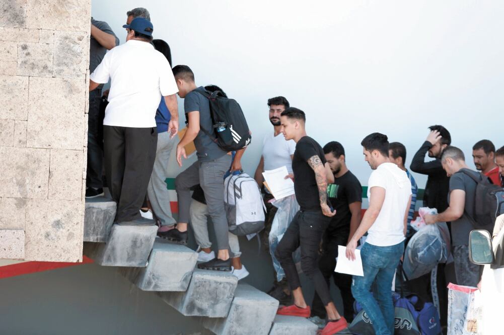 El número de migrantes que solicitaron asilo en Estados Unidos y que son retornados a Ciudad Juárez va en aumento. Se había acordado que fueran 200 al día, pero la cifra supera los 300, muchos de ellos son cubanos y venezolanos. Foto: CHRISTIAN TORRES