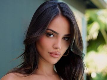 Eiza González muestra cómo llevar una cola de caballo estilo Barbie