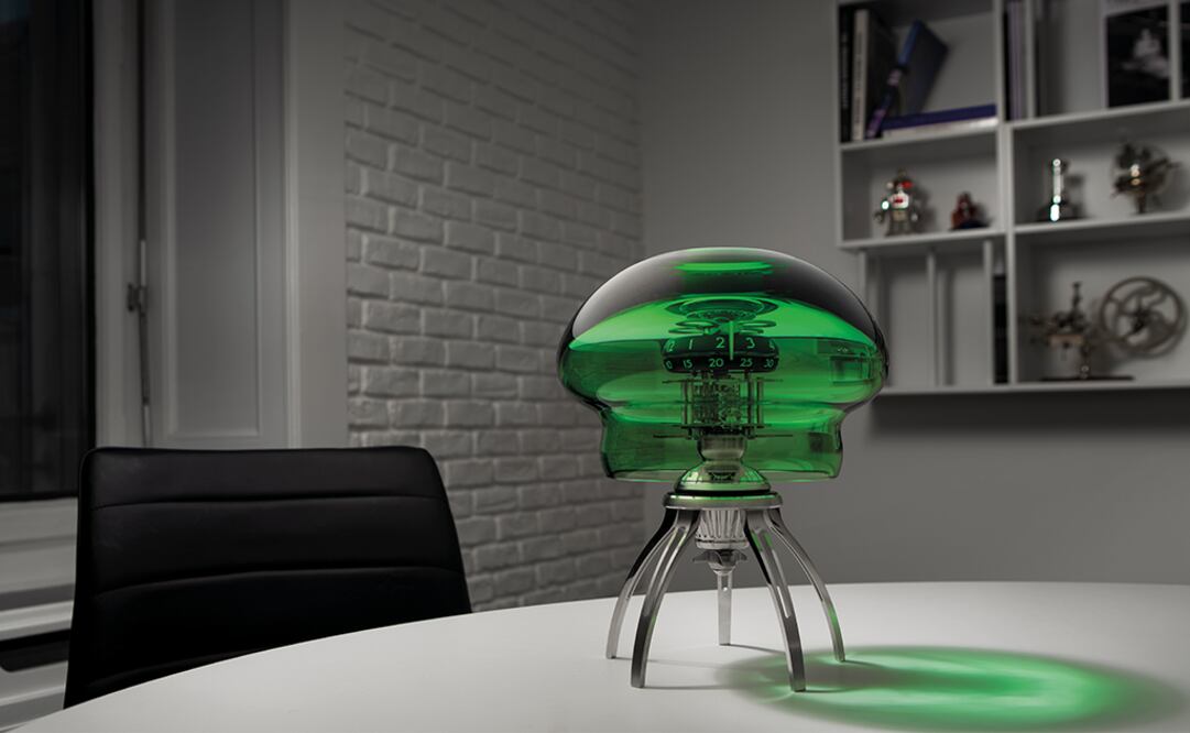 Su estructura es de cristal Murano soplado a mano.