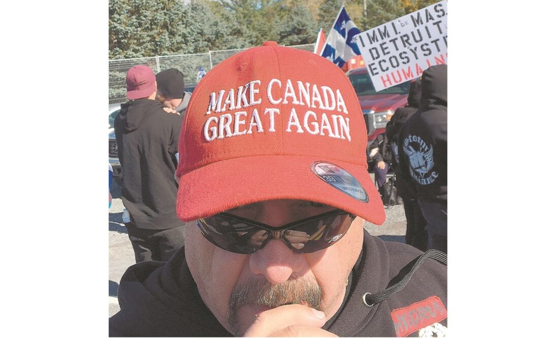 A escasos metros de la frontera con Estados Unidos, unos 200 ultraderechistas canadienses se manifestaron. Foto: VÍCTOR SANCHO. EL UNIVERSAL
