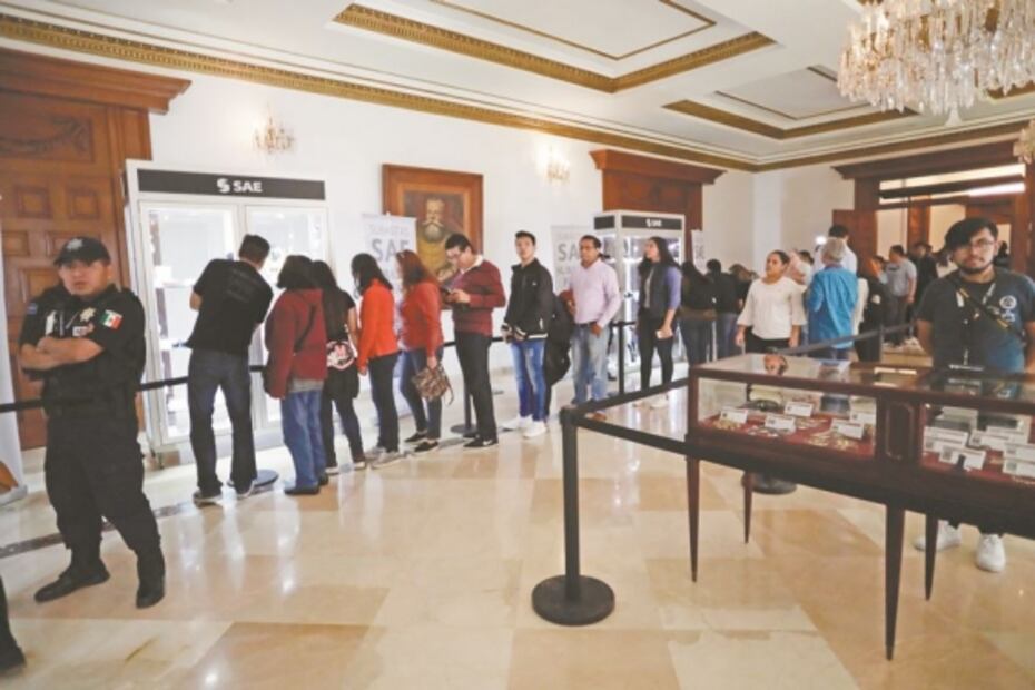 Exhiben en Los Pinos lotes de joyas incautadas al crimen