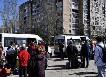 Evacuación de civiles en Kramatorsk, Ucrania, continúa tras mortal bombardeo