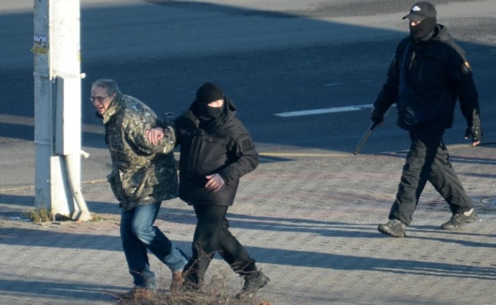 Nuevas protestas contra el presidente de Bielorrusia dejan al menos 300 detenidos