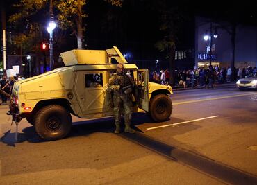 Decretan toque de queda en Charlotte ante nuevas protestas