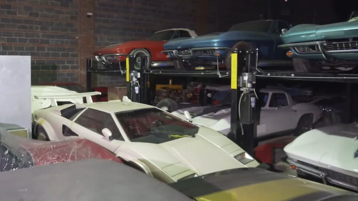 Colección de 300 autos clásicos abandonada es encontrada 30 años después