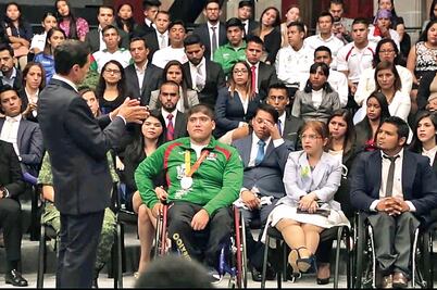 Informe por 'streaming' buena idea, pero faltó espontaneidad