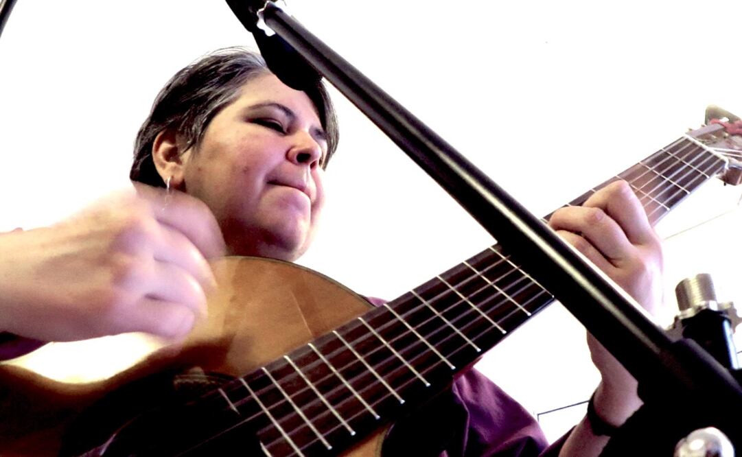 El próximo 15 de octubre llevará su recital de trova “Del poemario al escenario” al teatro Hipódromo Condesa de la Ciudad de México. /Gilberto Molina - EL UNIVERSAL