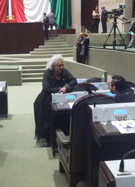 Regresa Madero a San Lázaro; saluda a panistas