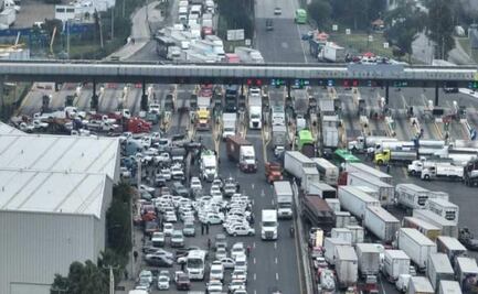 Suman 5 horas de bloqueos en casetas de la México-Querétaro y México-Pachuca; amagan con irrumpir en Jilotepec