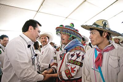 Firma Segob convenio con CNDH en pro de indígena