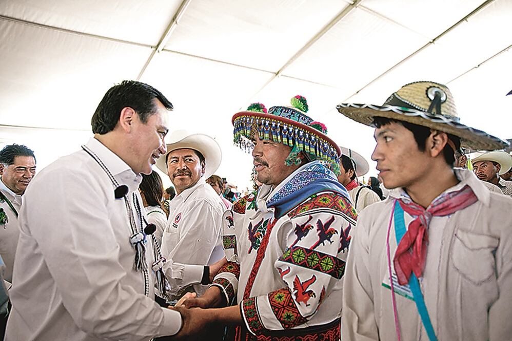 Miguel Ángel Osorio Chong firmó el documento ante representantes indígenas (Especial)