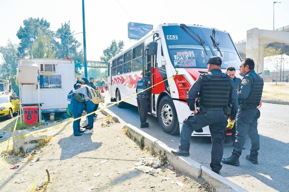 Los delincuentes intentaron escapar del tiroteo y le ordenaron al chofer detener el camión; sin embargo, el soldado los alcanzó (HUGO GARCÍA. EL UNIVERSAL)