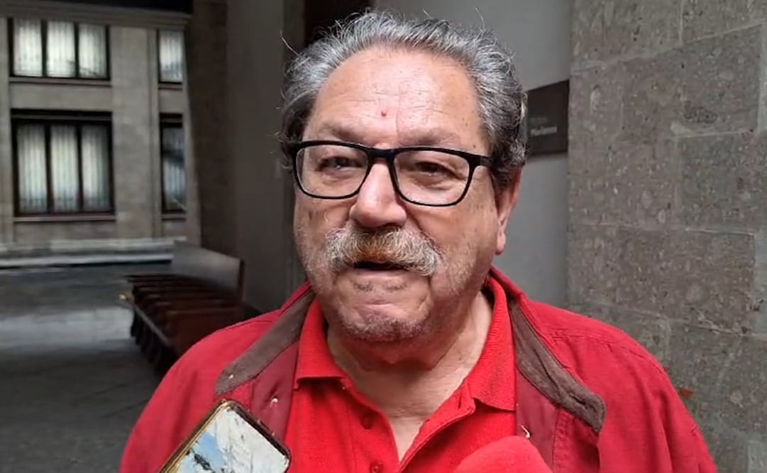 Paco Ignacio Taibo II supervisa en Palacio Nacional la "nueva estructura" de la mañanera de Sheinbaum. Foto: Captura