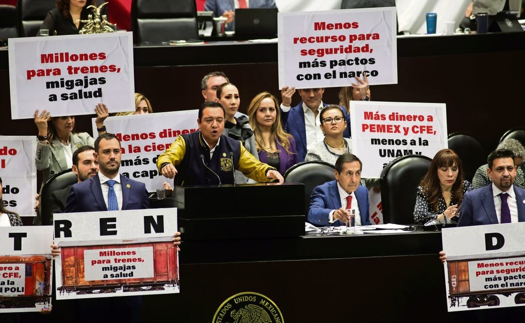 Rogelio Ramírez de la O escuchó los reclamos de la oposición en su comparecencia ante la Cámara de Diputados. Foto: Carlos Mejía | El Universal