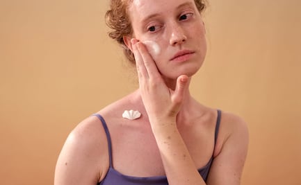 Cómo lograr un tono de piel uniforme con romero