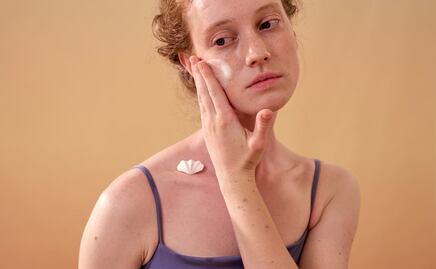 Cómo lograr un tono de piel uniforme con romero