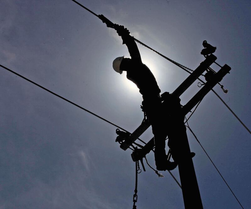 De acuerdo con expertos constitucionalistas, con la reforma a la ley eléctrica se dejará de invertir en infraestructura, tecnologías y procesos con los que se produce electricidad a menores costos. Foto: ARCHIVO EL UNIVERSAL