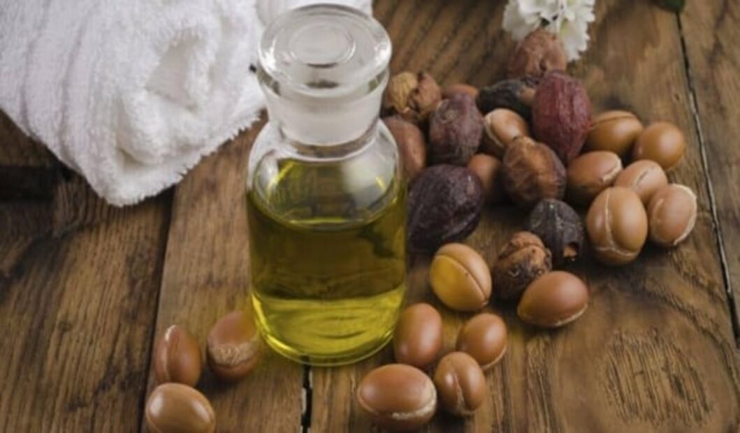Aceites naturales que te ayudarán a que tus pestañas y pelo crezcan 