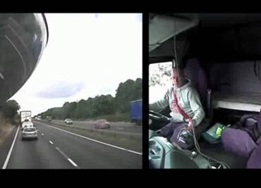 Choca y mata a familia por distraerse con el celular