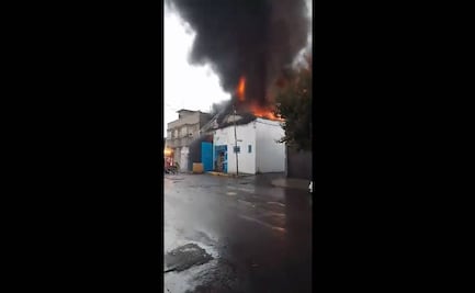 Reportan incendio en bodega de aceites de Iztapalapa