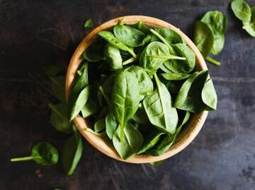 ¿Cómo se debe comer la espinaca para incrementar la masa muscular?