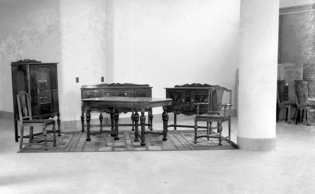 Antecomedor, mueblería “Cuauhtemoc”, 1939. Por esas fechas, sus precios iban desde 125 a 500 pesos por una sala; un comedor podía costar entre 110 a 900 pesos o una recámara completa desde 180 a 450 pesos. Foto: Archivo EL UNIVERSAL.