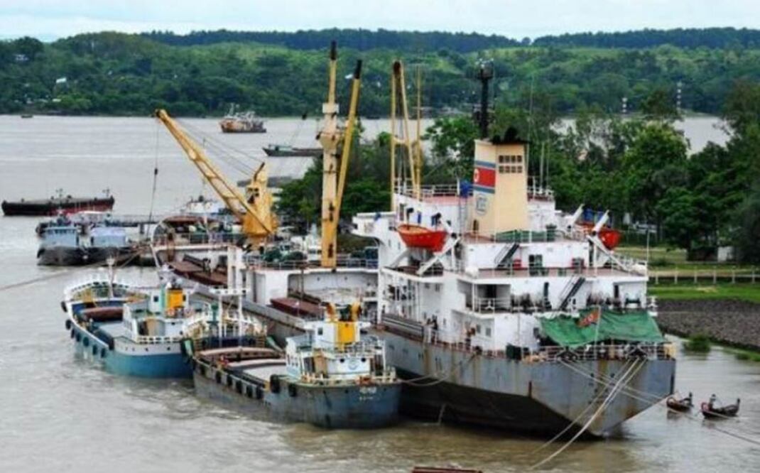 El barco está a la espera de las resoluciones legales, pues sus tripulantes también lo abandonaron a su suerte (ARCHIVO EL UNIVERSAL)