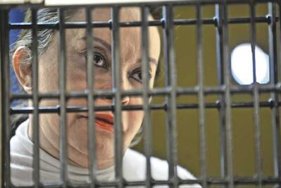 Elba Esther deja prisión domiciliaria por 6 horas   