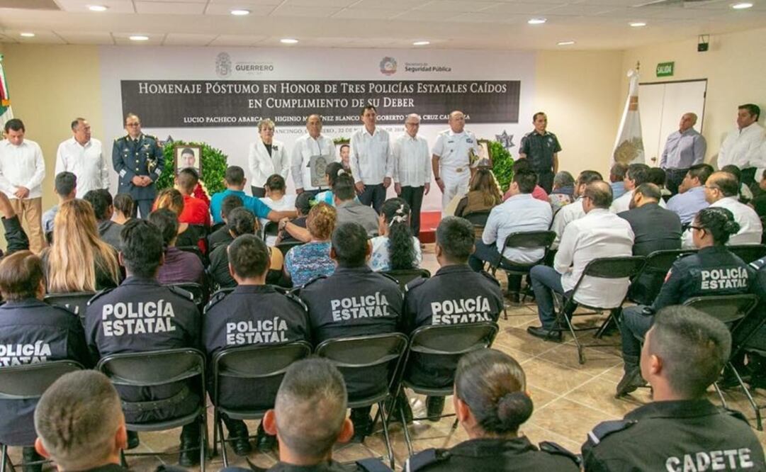 El homenaje se realizó a puerta cerrada, según informaron los funcionarios, a petición de los familiares de los agentes (Foto: tomada de Twitter @HectorAstudillo)