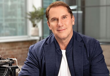 Quién es Nicholas Sparks, el escritor que ha enamorado al mundo