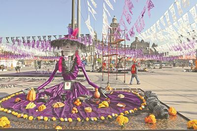 ¿Cuándo se inaugura la ofrenda en el Zócalo capitalino y quién es la figura principal?